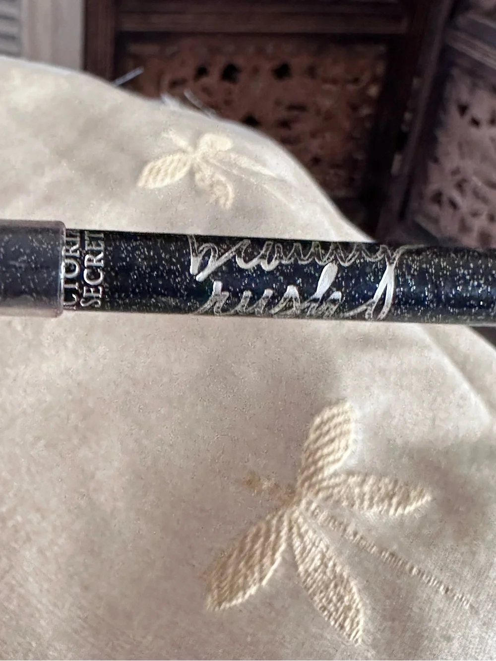 Victoria's Secret Beauty Rush Gilded Glow Eye Liner Pencil In Black Magic.